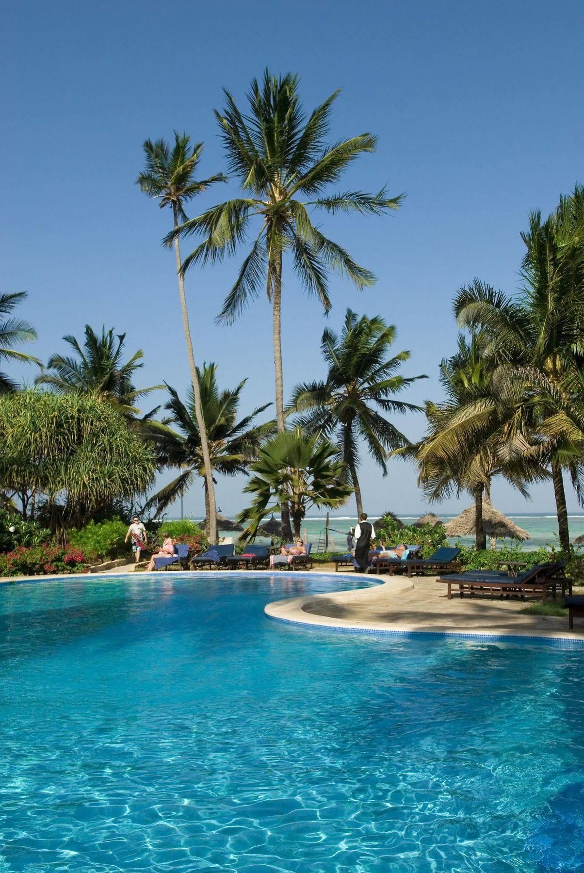 Breezes Beach Club And Spa 브웨주 외부 사진