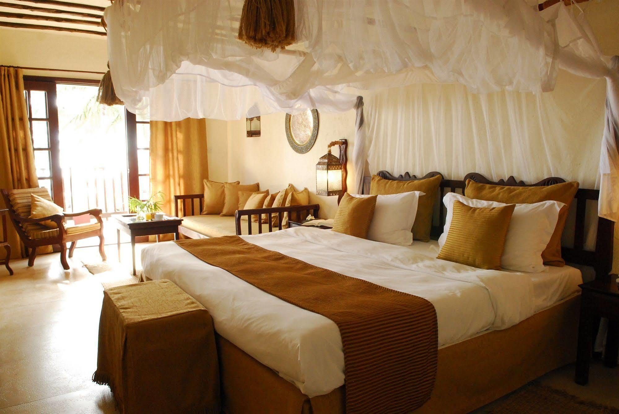 Breezes Beach Club And Spa 브웨주 외부 사진