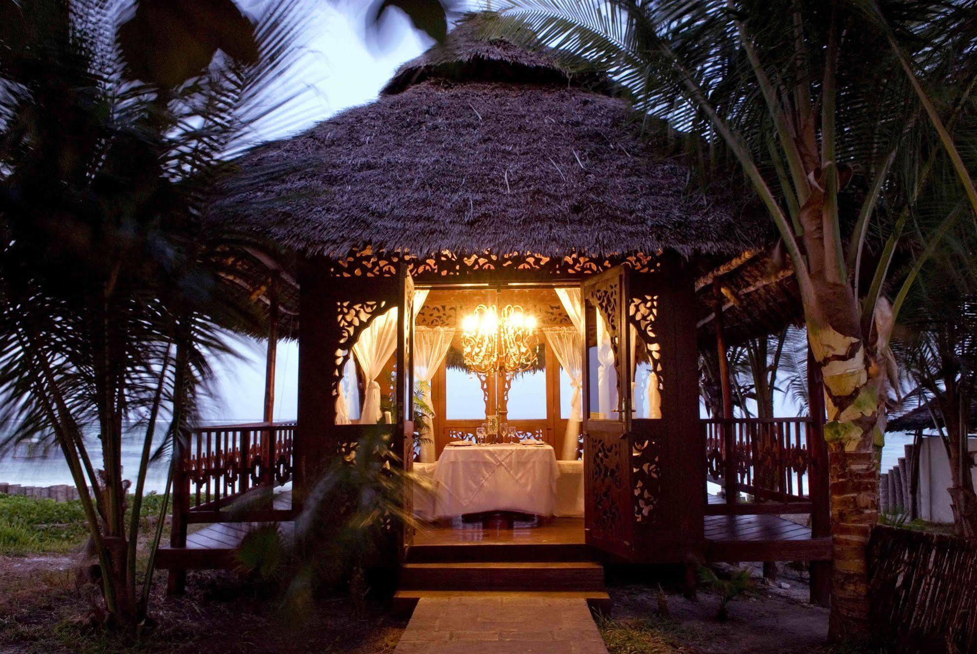Breezes Beach Club And Spa 브웨주 외부 사진